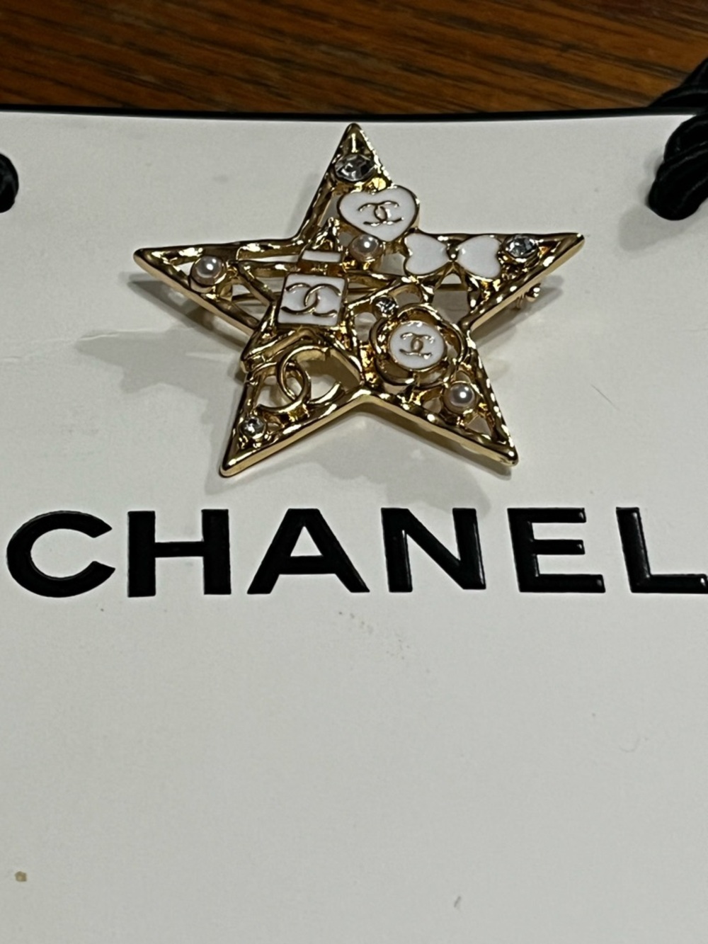 ⭐️✨Chanel Gold Tone Star Enamel White 🧷Brooch⭐️❤️